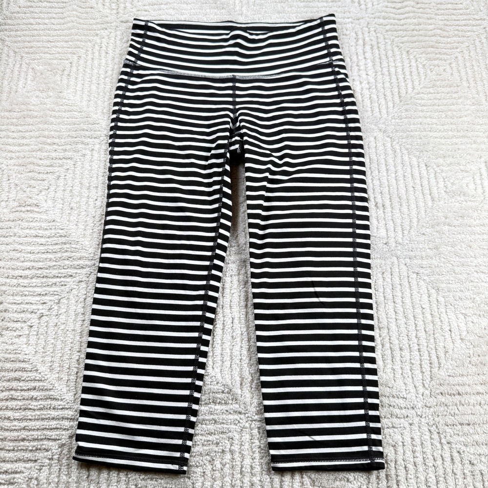 Athleta Striped Leggings Womens Medium Black White Yoga Gym Capris Pilates